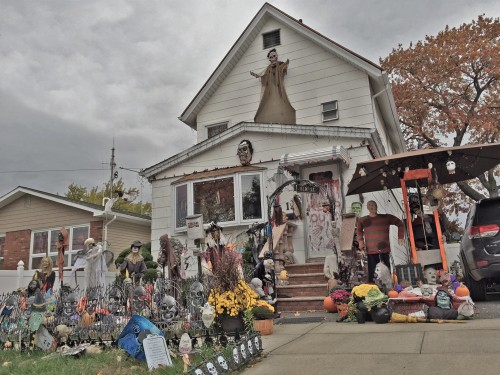 where to get the best halloween decorations